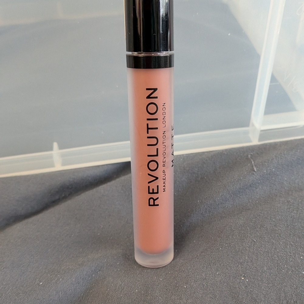 Revolution Vivid Baked Highlighters and Liquid Lipstick - Picture 3 of 10